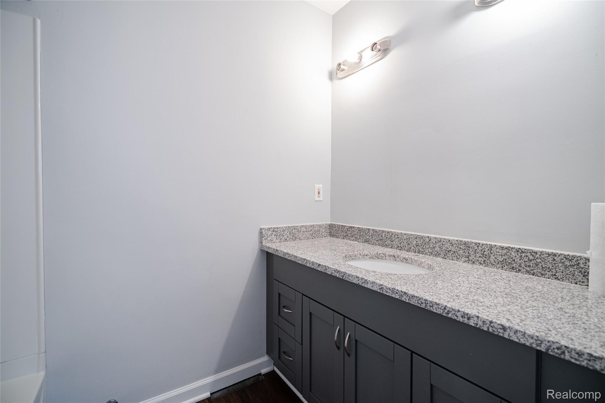 1627 West Nine Mile Road Ferndale, MI 48220 - Photo 17 of 23 duplex-16.jpg