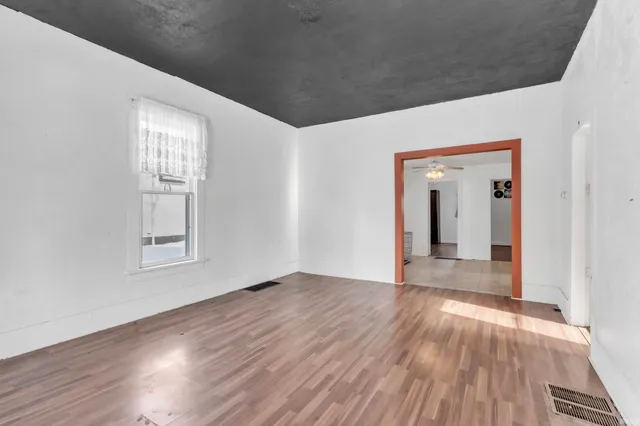 $157,000 | 433 Freeman Street, Kendallville, IN 46755