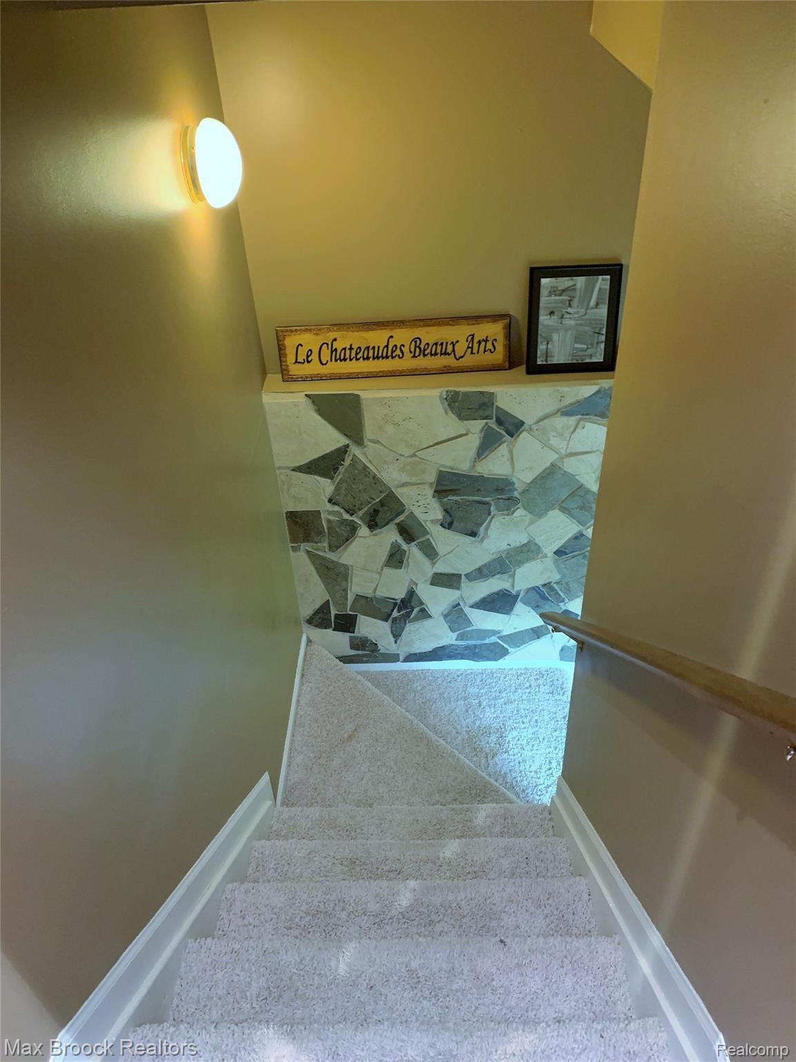 2271 Crystal Drive, Unit 35 Rochester, MI 48309 - Photo 38 of 56 IMG_1989.jpg