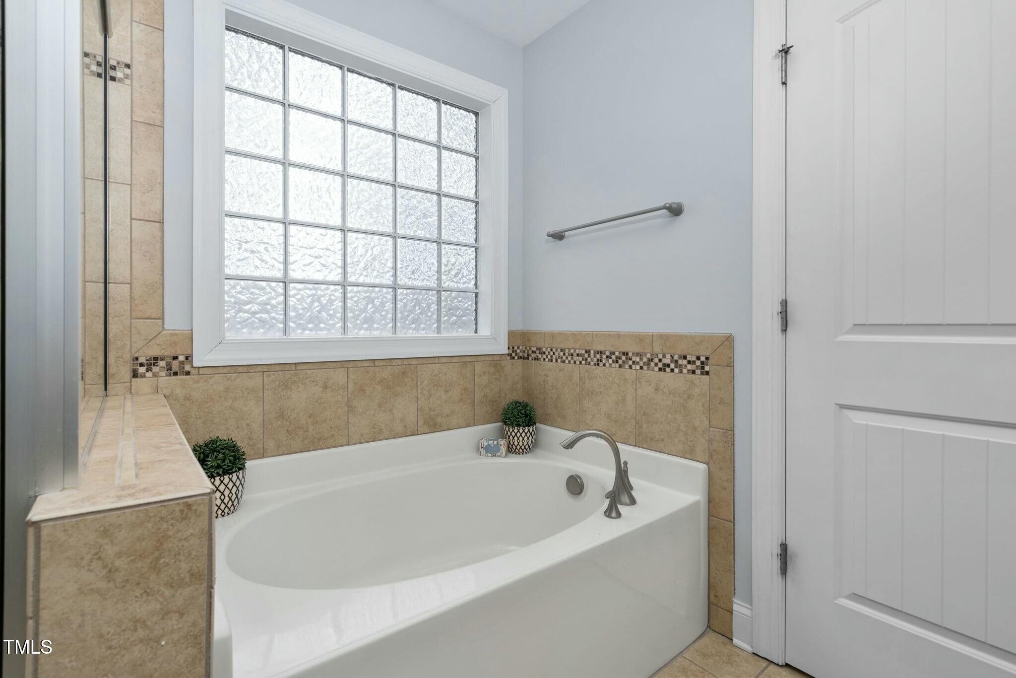 1052 Monmouth Loop Cary, NC 27513 - Photo 25 of 37 a bathroom with a bathtub