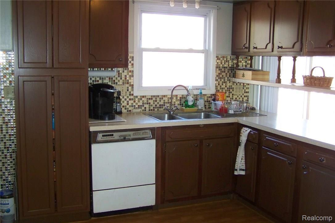 4848 Vines Road Howell, MI 48843 - Photo 5 of 32 MAIN FLOOR KITCHEN