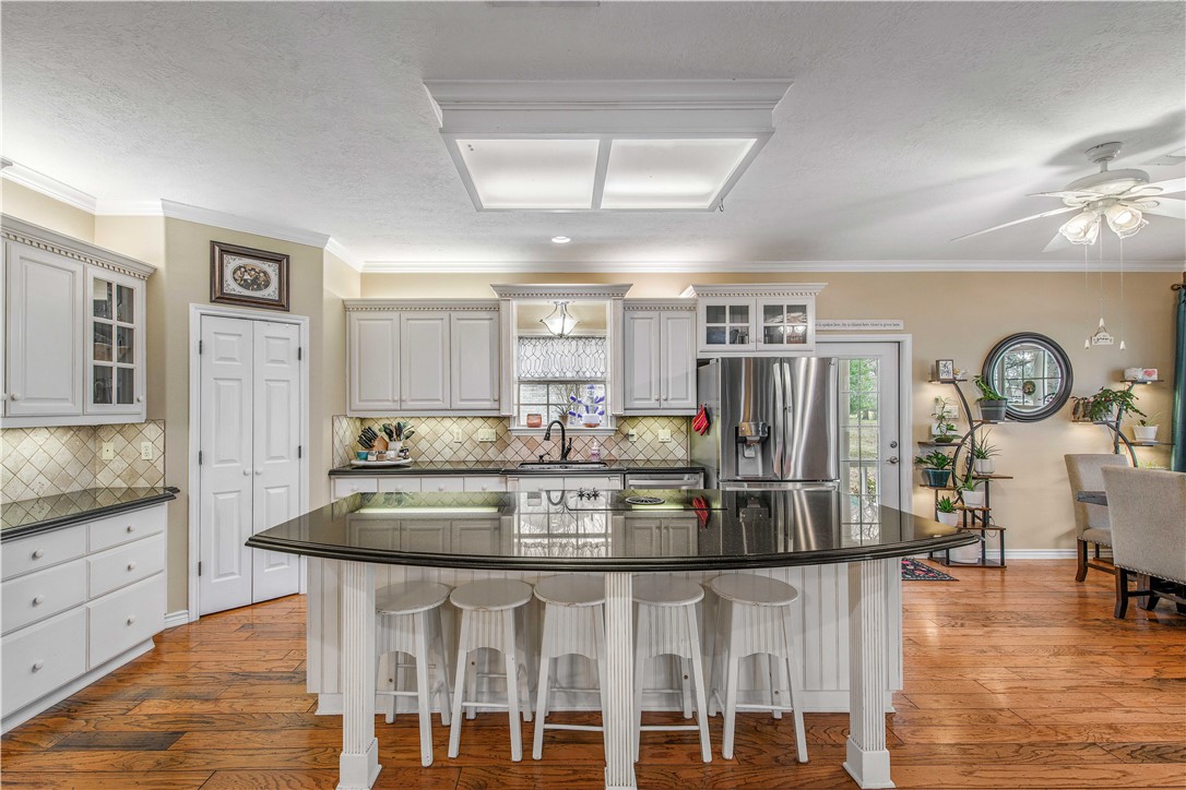 7 Hickory Ridge Lane Hilltop Lakes, TX 77871 - Photo 16 of 37 a kitchen with counter space dining table and chairs