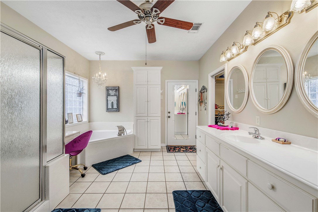 7 Hickory Ridge Lane Hilltop Lakes, TX 77871 - Photo 23 of 37 a en suite spacious bathroom with a mirror shower and a sink