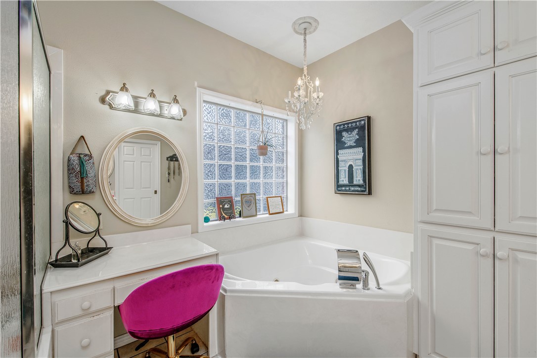 7 Hickory Ridge Lane Hilltop Lakes, TX 77871 - Photo 25 of 37 a bathroom with a toilet sink vanity tub and shower