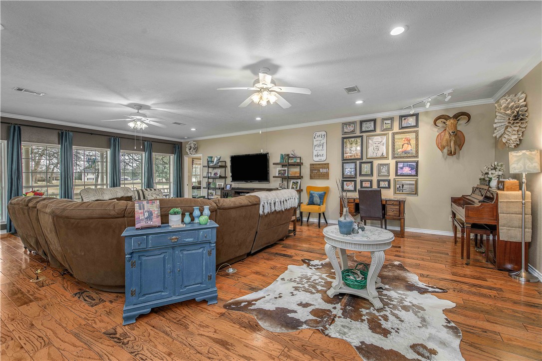 7 Hickory Ridge Lane Hilltop Lakes, TX 77871 - Photo 8 of 37 a living room with furniture and a flat screen tv