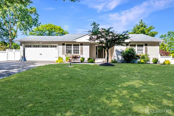 $735,000 | 6 Woodlake Drive, Piscataway, NJ 08854