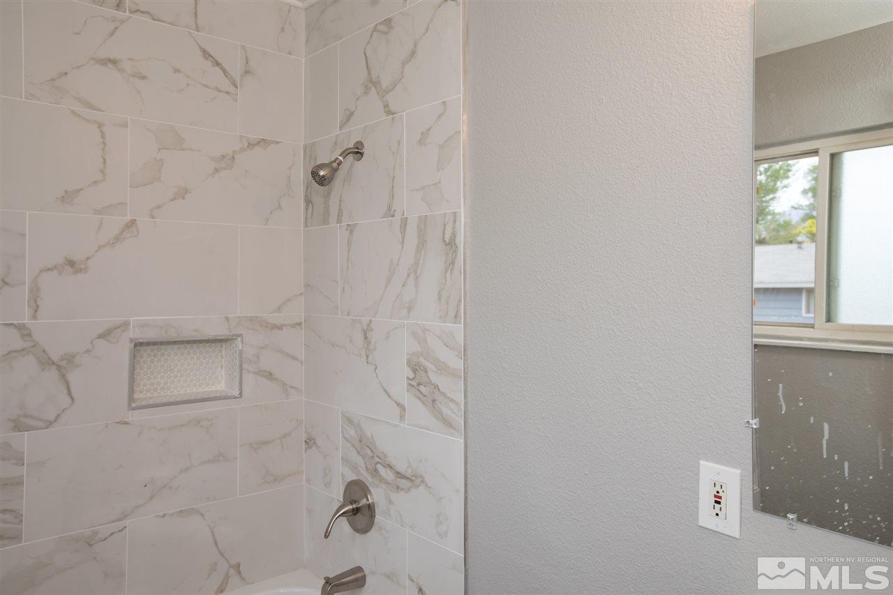 600 Akard Circle Reno, NV 89503 - Photo 13 of 25 a bathroom with a shower