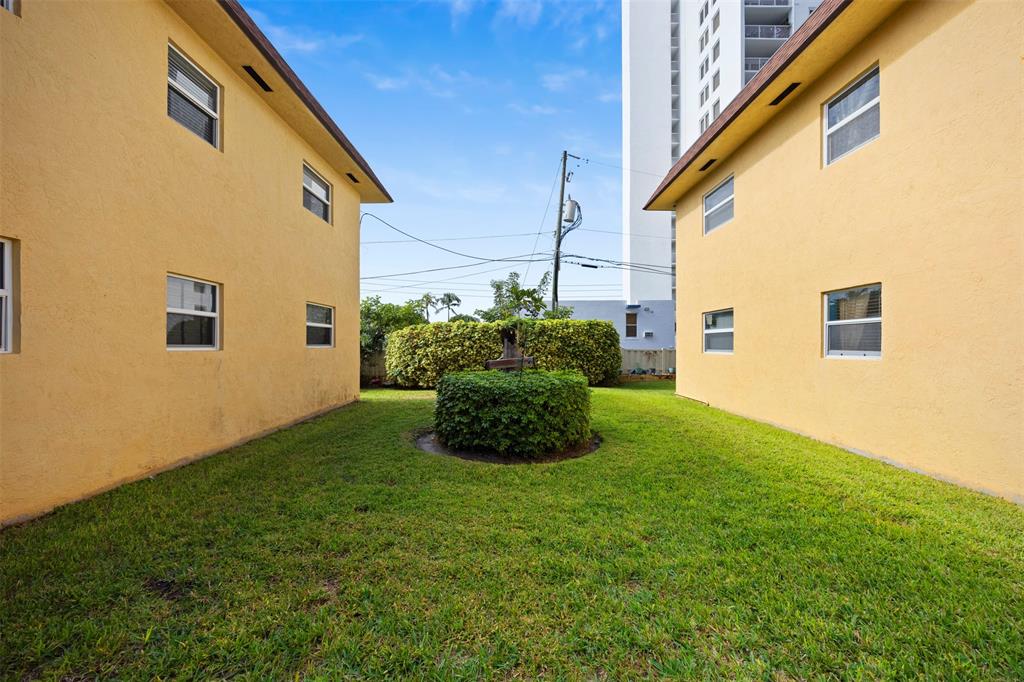 2131 North Ocean Boulevard, Unit 17 Fort Lauderdale, FL 33305 - Photo 23 of 27 a view of a back yard of the house