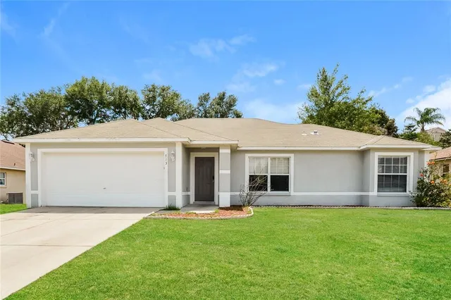 a view of a house with backyard and garden