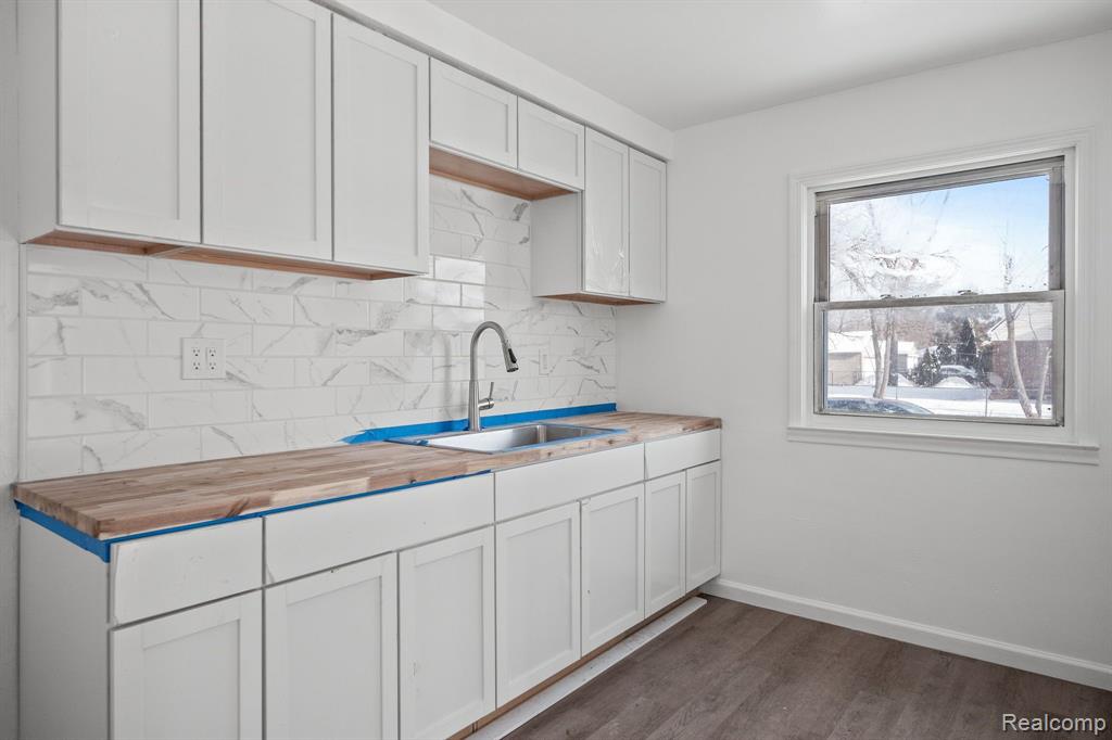19357 Kelly Road Harper Woods, MI 48225 - Photo 12 of 22
