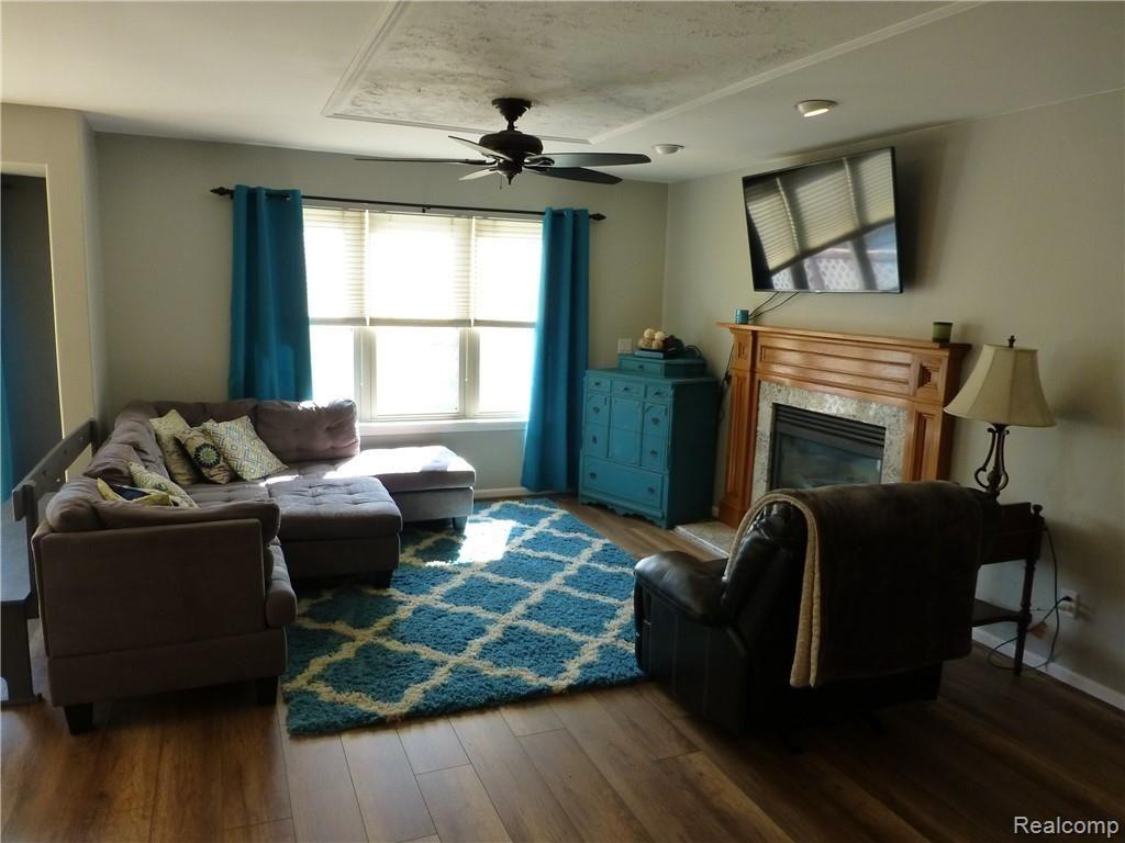 1306 Farnsworth Road Lapeer, MI 48446 - Photo 13 of 40 Living Room