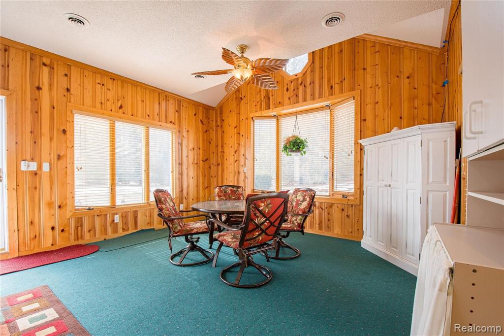5370 Lakeshore Road Fort Gratiot, MI 48059 - Photo 4 of 28