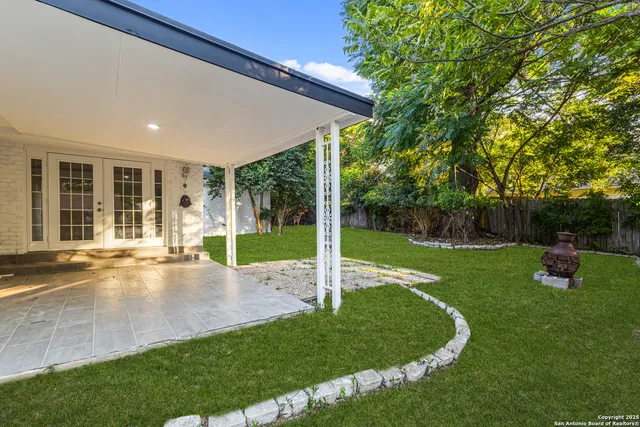 a view of a house with a backyard