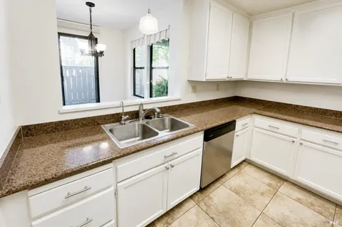 $520,000 | 615 Cherry Avenue, Sonoma, CA 95476