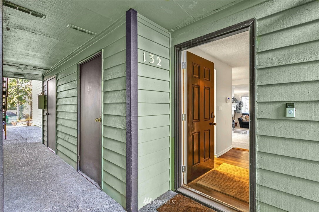 13009 East Gibson Road, Unit R132 Everett, WA 98204 - Photo 3 of 26 Gallery Image 3