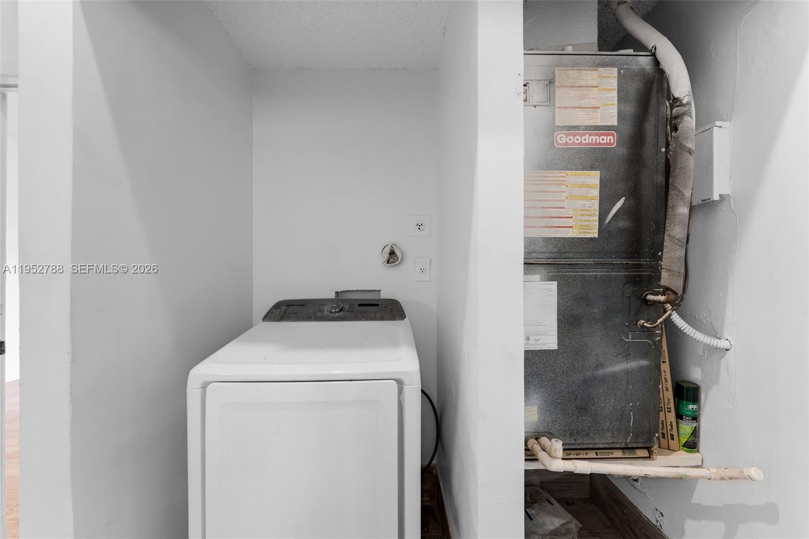 13202 Southwest 276th Terrace Homestead, FL 33032 - Photo 14 of 19 a utility room with dryer and washer