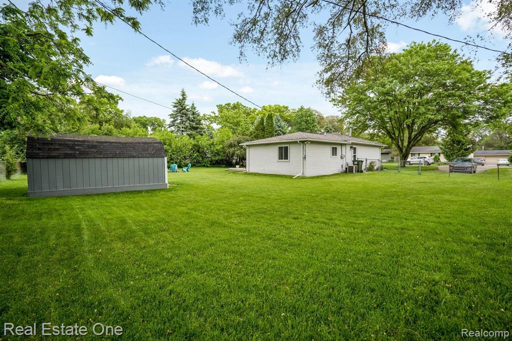 2350 Emmons Avenue Rochester Hills, MI 48307 - Photo 25 of 29