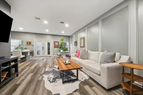 $330,000 | 727 Bunker Hill Road, Unit 36, Houston, TX 77024