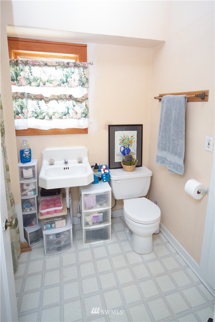 717 Franklin Street Port Townsend, WA 98368 - Photo 13 of 25 a living room with furniture and a toilet
