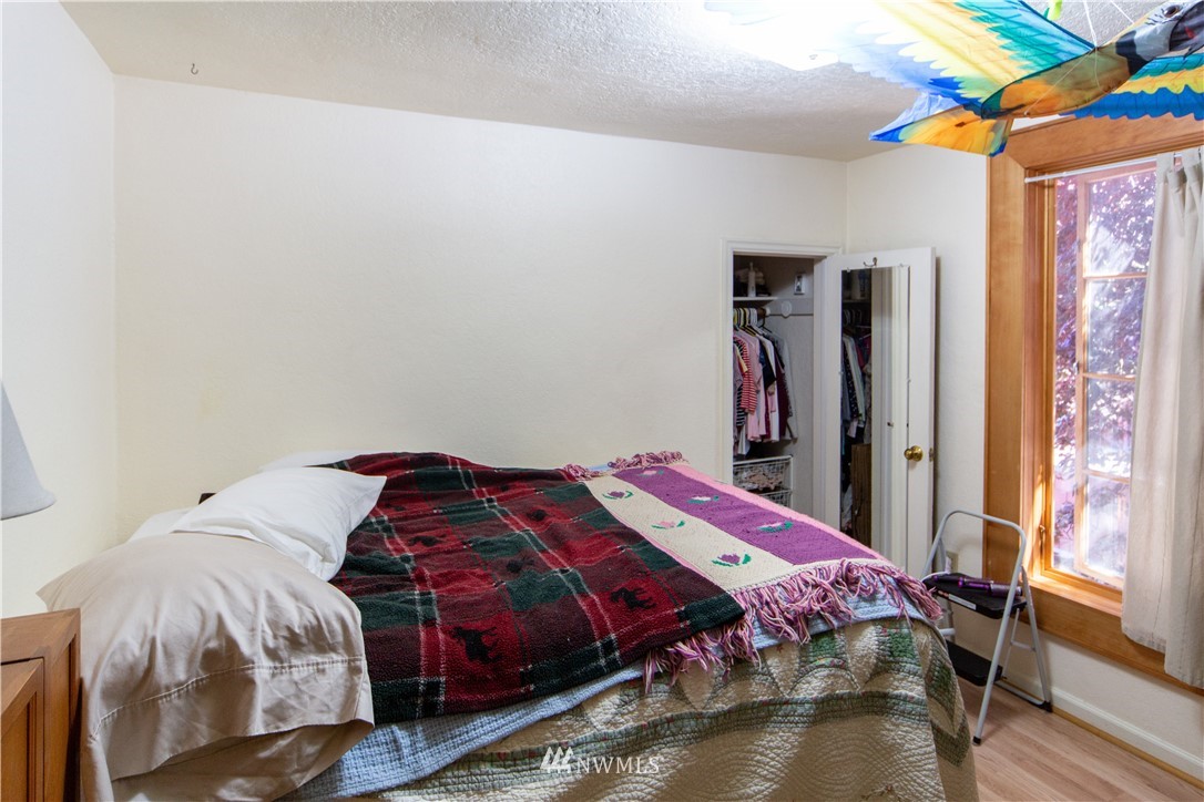 717 Franklin Street Port Townsend, WA 98368 - Photo 21 of 25 a bed sitting in a bedroom next to a window