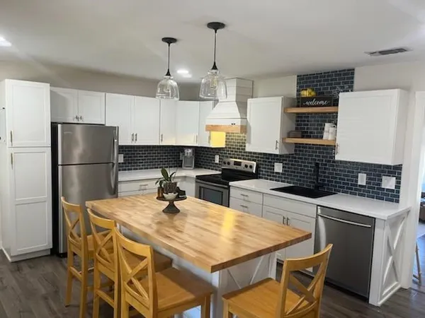 $2,150 | 302 Medio Vista Drive, Kerrville, TX 78028