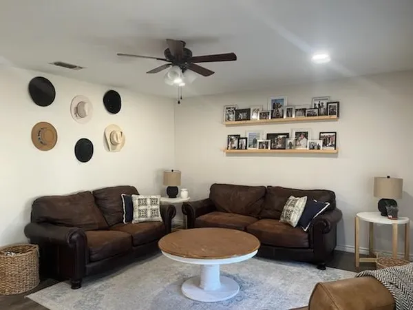 $2,150 | 302 Medio Vista Drive, Kerrville, TX 78028