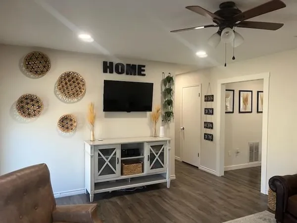 $2,150 | 302 Medio Vista Drive, Kerrville, TX 78028