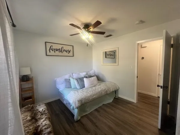 $2,150 | 302 Medio Vista Drive, Kerrville, TX 78028