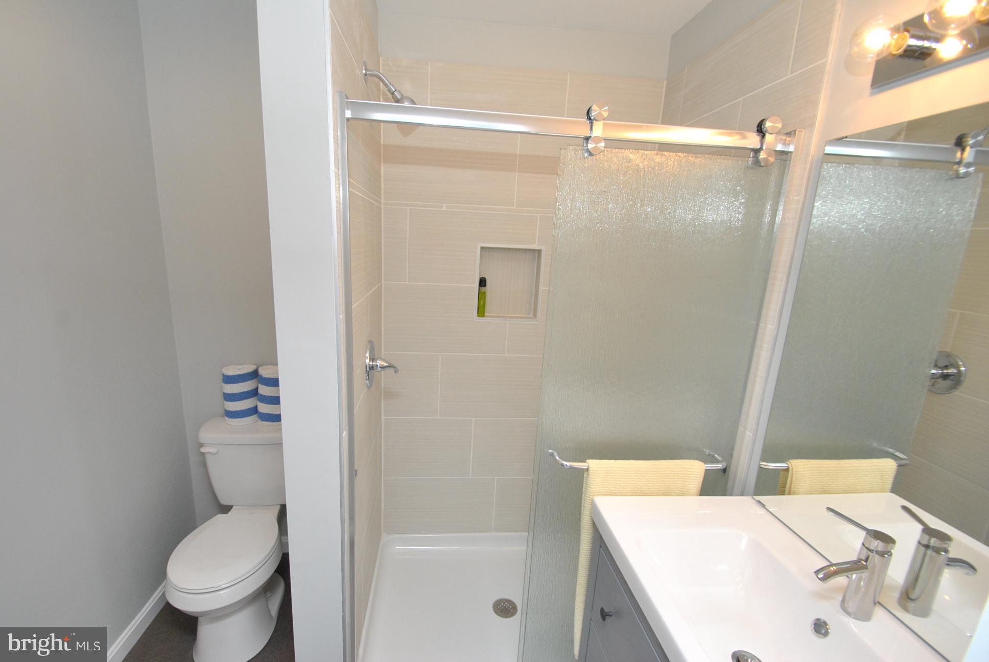 25 Open Gate Court Baltimore, MD 21236 - Photo 15 of 29 OWNERS SUITE BATH