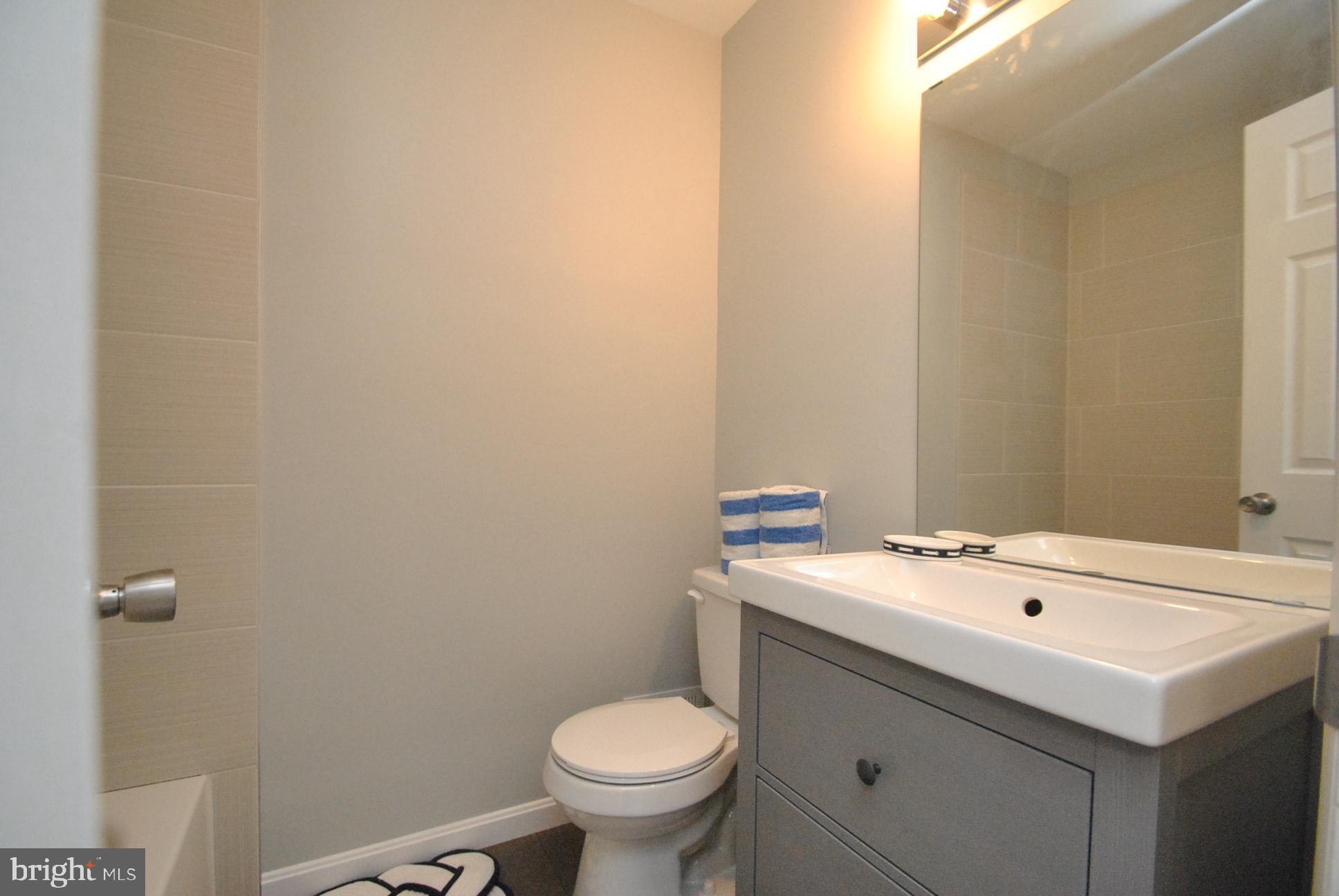 25 Open Gate Court Baltimore, MD 21236 - Photo 19 of 29 2ND FULL HALL BATH UPPER LEVEL