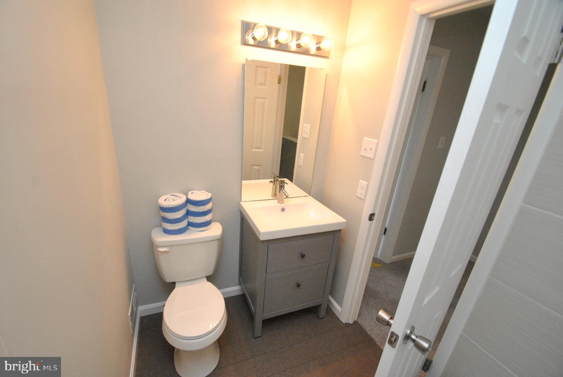 25 Open Gate Court Baltimore, MD 21236 - Photo 20 of 29 2ND FULL HALL BATH UPPER LEVEL