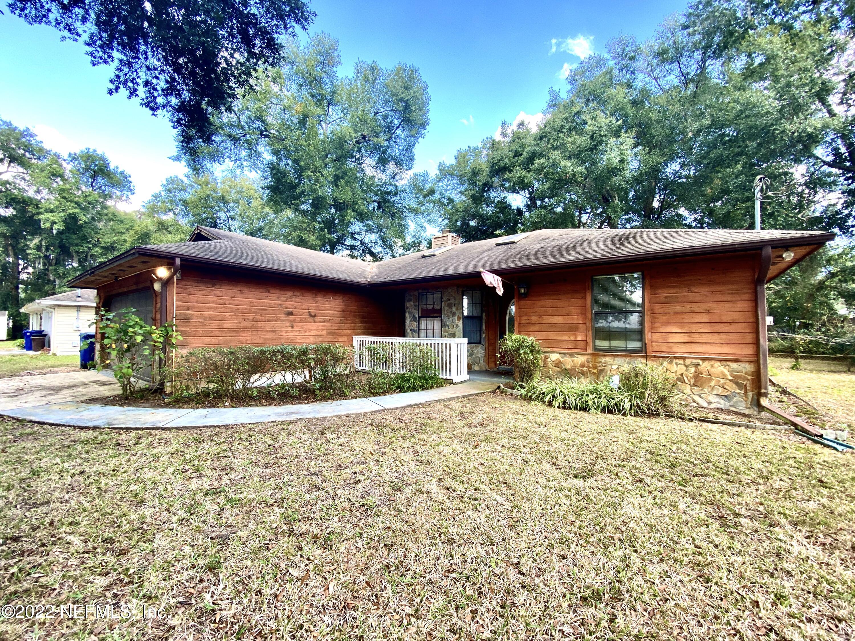 113 Aspen Road St. Augustine, FL 32086 - Photo 1 of 19 a front view of a house with a garden