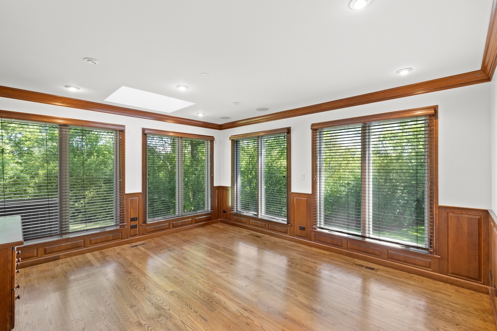 60 Bath And Tennis Club Road Lake Bluff, IL 60044 - Photo 8 of 29