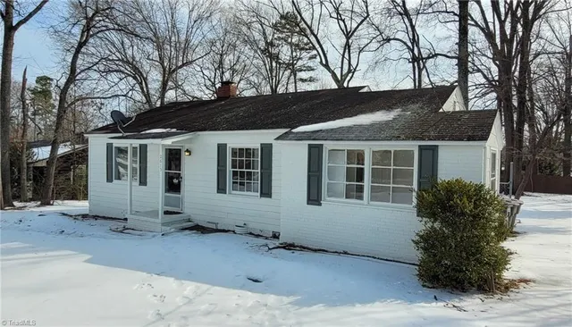 $1,395 | 2615 Vanstory Street, Greensboro, NC 27407