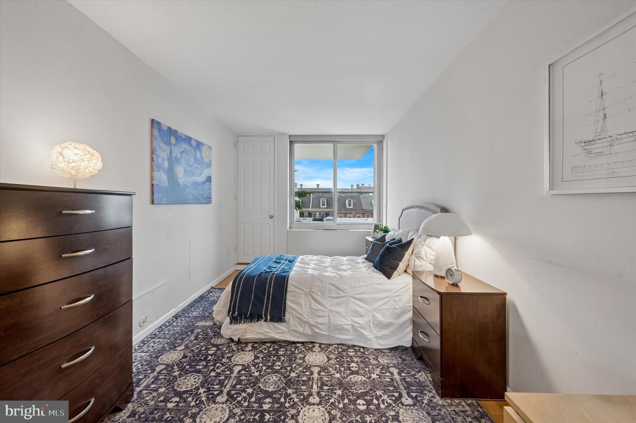 604 South Washington Square, Unit 309 Philadelphia, PA 19106 - Photo 10 of 28 a bedroom with a bed and a window