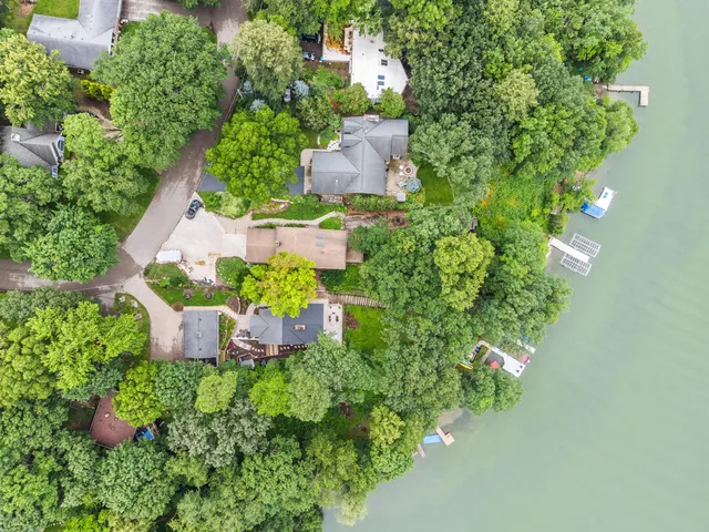 $599,900 | W299S10735 Pickering Drive, Mukwonago, WI 53149