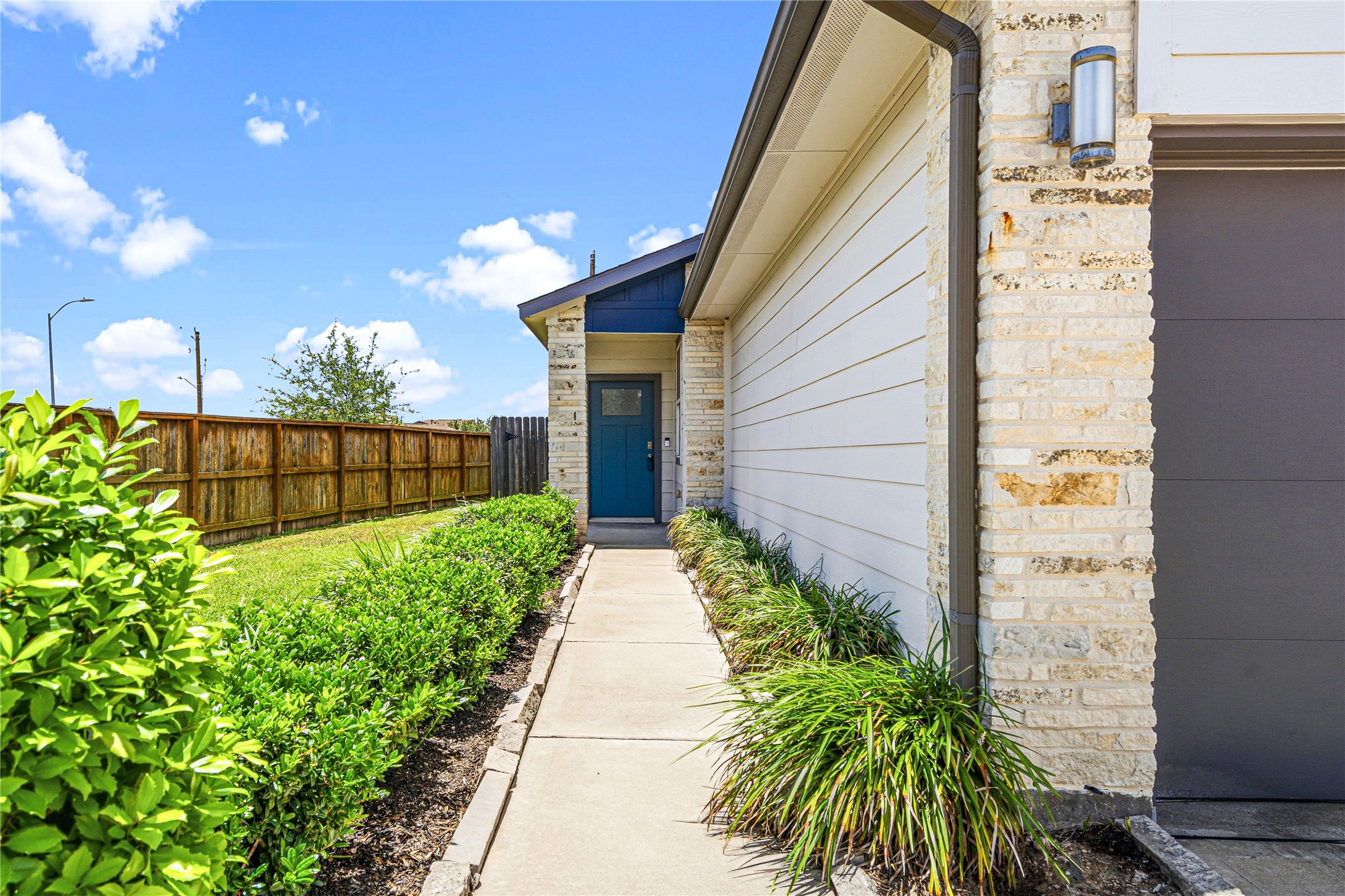 12566 Fleet River Road Houston, TX 77047 - Photo 30 of 30 Ring doorbell for your convinience