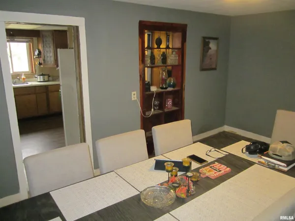 $99,900 | 303 West Market, Forest City, IL 61532