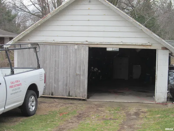 $99,900 | 303 West Market, Forest City, IL 61532