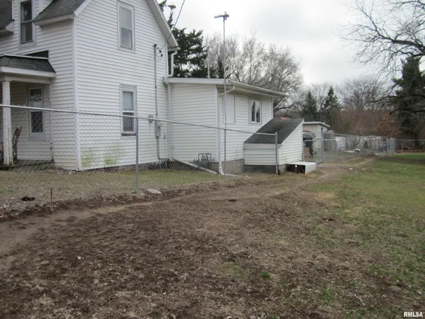 $99,900 | 303 West Market, Forest City, IL 61532