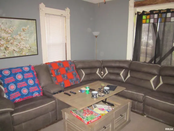 $99,900 | 303 West Market, Forest City, IL 61532