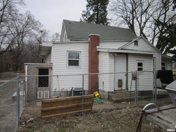 $99,900 | 303 West Market, Forest City, IL 61532