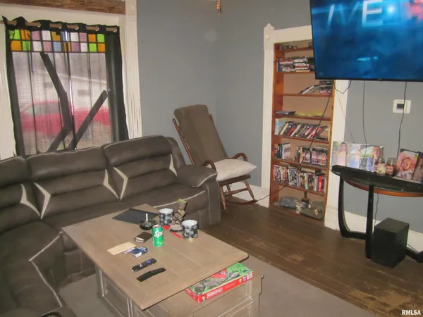 $99,900 | 303 West Market, Forest City, IL 61532