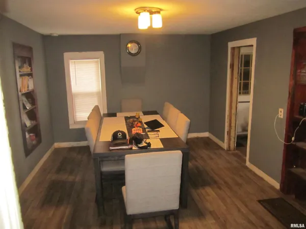 $99,900 | 303 West Market, Forest City, IL 61532