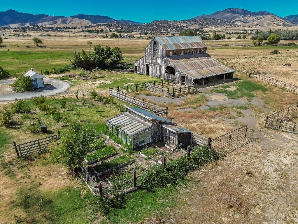 304 Fiock Road Yreka, CA 96097 - Photo 37 of 38 Gallery Image 37