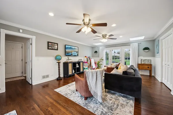 $1,225,000 | 1980 West Clover Drive, Inverness, IL 60067