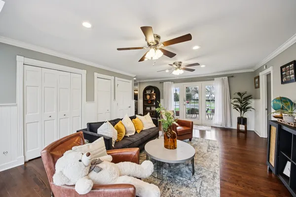 $1,225,000 | 1980 West Clover Drive, Inverness, IL 60067