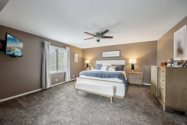 $1,225,000 | 1980 West Clover Drive, Inverness, IL 60067