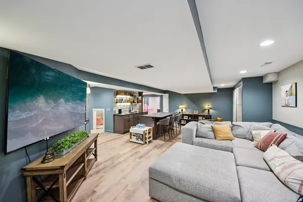 $1,225,000 | 1980 West Clover Drive, Inverness, IL 60067
