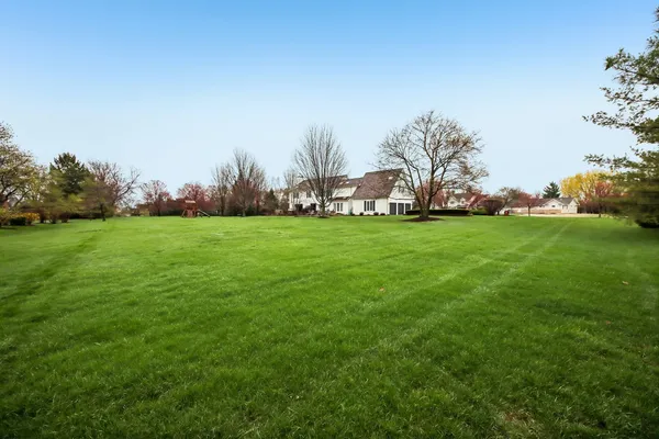 $1,225,000 | 1980 West Clover Drive, Inverness, IL 60067